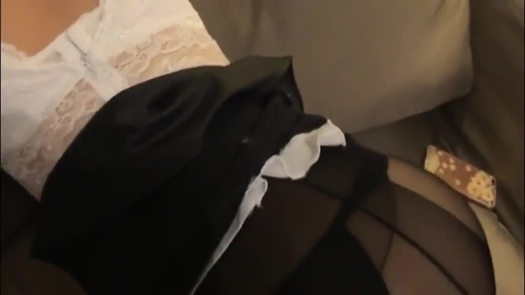 女神级砲友约我看电影...手却一直在我裤裆游移只好将她「就地正法」爽到颤抖