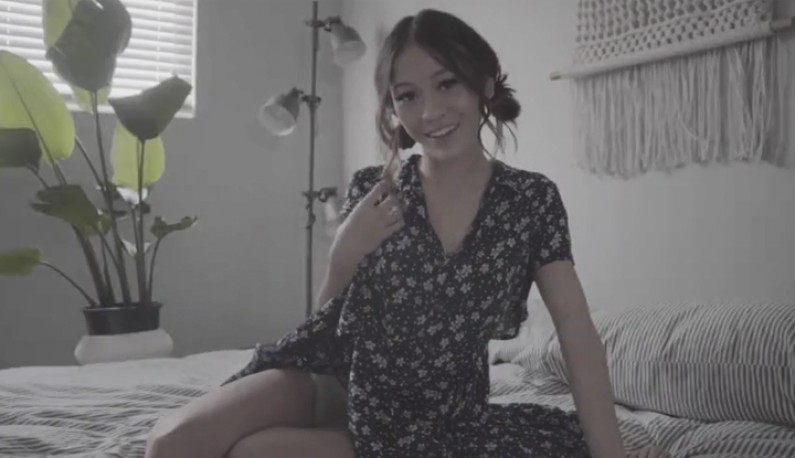 [欧美] 带点日系感的欧美主播~一件一件慢慢脱~慢慢挑起乾爹们的性趣~