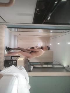 【全国大学生】约了个绿衣苗条妹子TP啪啪，换上情趣装学生制服口口猛操呻吟，很是诱惑喜欢不要错过