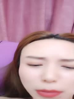 丝袜人妻就是骚全程露脸勾引小哥自慰,被小哥抠逼玩耍,鸡巴真大小嘴放不下,主动上位求草第02集