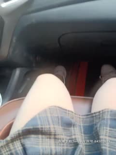 肥逼妹子穿裙子户外露出自慰,蹲路边退下丝袜内裤逼逼塞跳蛋摸逼,很是诱惑喜欢不要错过第05集