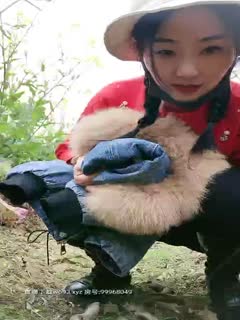 2020.2.17【金莲小仙女】重庆妹子到农村勾搭,撒尿掰穴露臀秀奶第01集