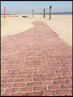 沙滩美人鱼勾引路人:哥哥,你活好不好呀,冷死我啦,逼逼好痒。男:啊啊啊快射了,射里面吗···太刺激了第01集