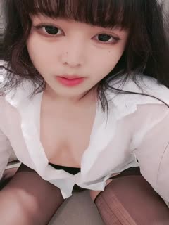 可爱的小猫咪,白衬衫配黑丝,露脸卖力口交深喉男友贴心服务舔逼挑逗阴蒂痘痘第01集