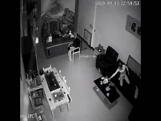 黑客破解摄像头偷拍❤️各种商铺,工地。办公室偷情人,夫妻啪啪孩子突然出现(5)