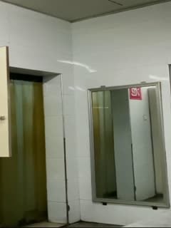 女人坑女人！大学校内浴池正对出口拍各种裸身学妹 猥琐女TP洗浴中心女池内春光 出租屋美女洗澡洗逼 (4)