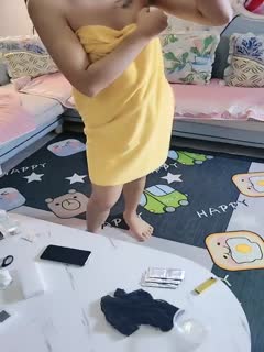 蜜桃臀小母狗露脸伺候小哥的大鸡巴,有人拍有人干听狼友指挥各种玩弄,深喉口交洗澡诱惑,草遍房间各个角落第03集