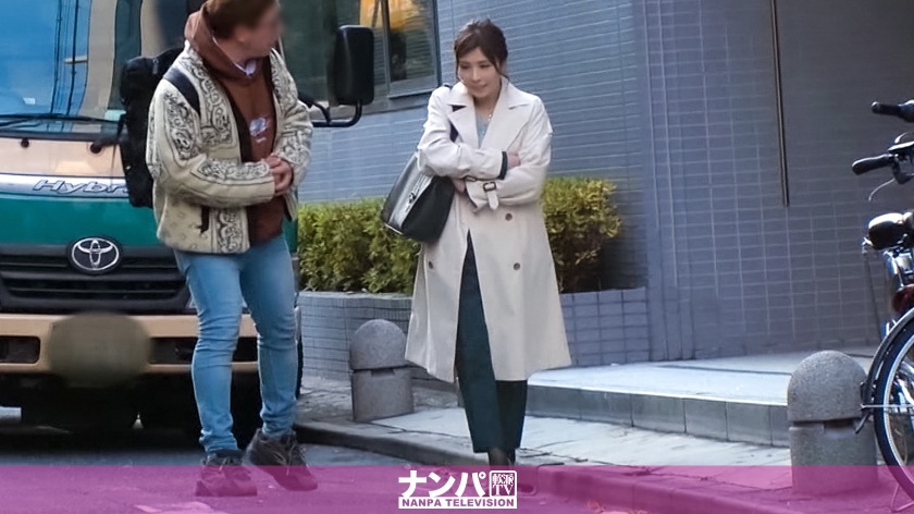 - マジ軟派、初撮。 奇跡のアラフォー！逆サバを疑うほど若々しい歳の美女を恵比寿でナンパ！物腰柔らかでおしとやか…かと思いきやになると豹変！甘美な声でいつまでも喘ぎ続ける！.