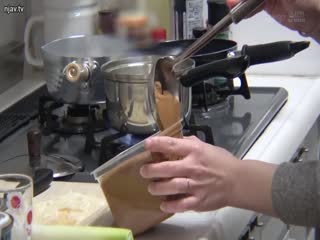 SDNM-475 野上詩織,36歲,一位溫柔的媽媽,因為喜歡讓別人幸福,所以把一生的大部分時間都奉獻給了家人。婦女一邊做家務,一邊被雞雞包圍大型集體家庭性交0 0 - 野上しおり