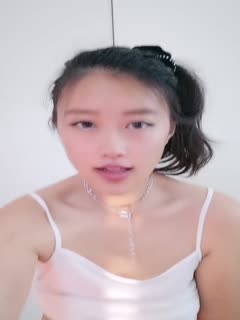 看长相就很骚的极品少妇全程露脸诱惑狼友,淫声荡语听指挥,揉奶玩逼舔手指上的淫水,鞋刷子都插逼里去了第04集