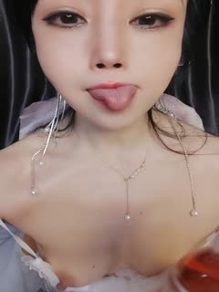 少妇视频 - 穿情趣装的骚逼少妇露脸大秀直播,淫水多多风骚无比,自己舔着脚抠着骚穴浪叫呻吟不止,淫声荡语不断好刺激