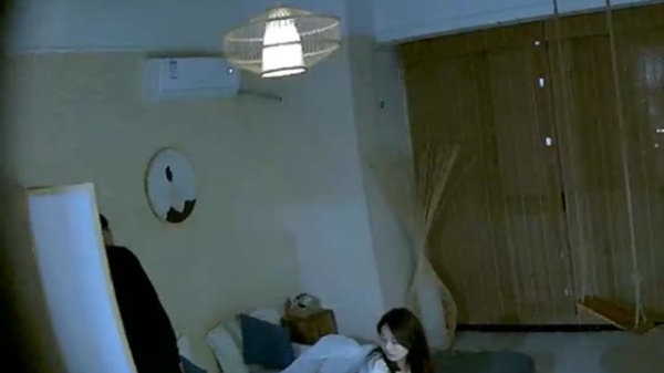 酒店偷拍系列：休息日白领美女遭360度激情偷拍诱惑