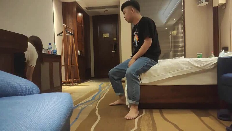 高端约啪！175CM高挑22岁高雅气质外围女，私密服务等你体验！