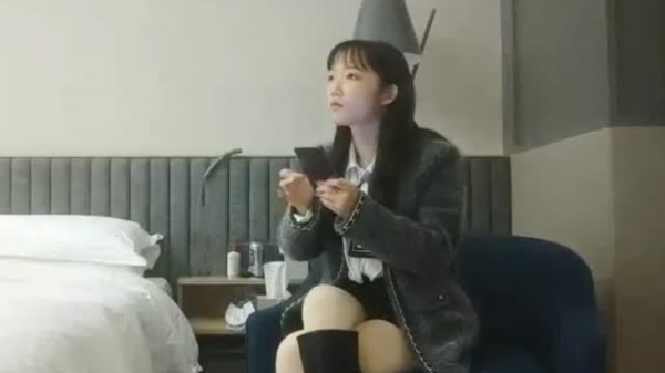 利哥探花：性感美少女娇喘连连，高潮狂泻白浆喷涌！