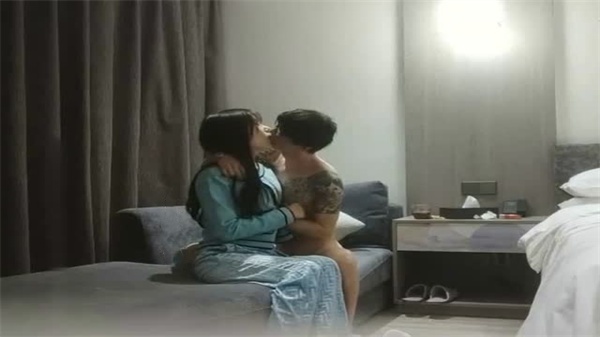 利哥探花：嫩妹身材太诱人，水流成河！