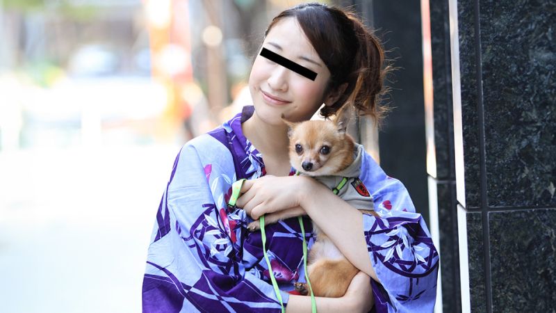 遛狗途中搭讪成功！妩媚浴衣美人佐佐木玲爱犬PLAY撩人侍奉，番号10musume_082423_01超激上演