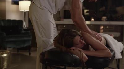 做按摩师太爽了！边按边玩弄客人敏感带，高潮声浪一波接一波