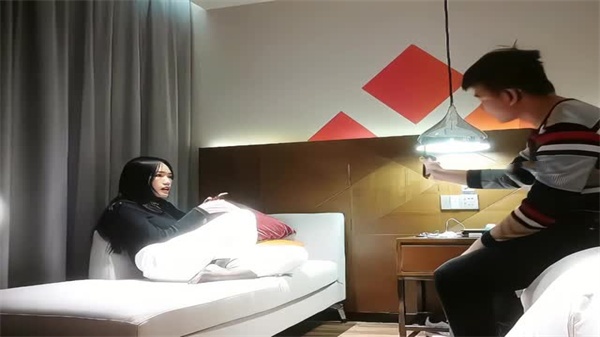 花臂纹身新人靓女约炮实录！小哥猛操紧致嫩穴，纹身晃动汁水四溅