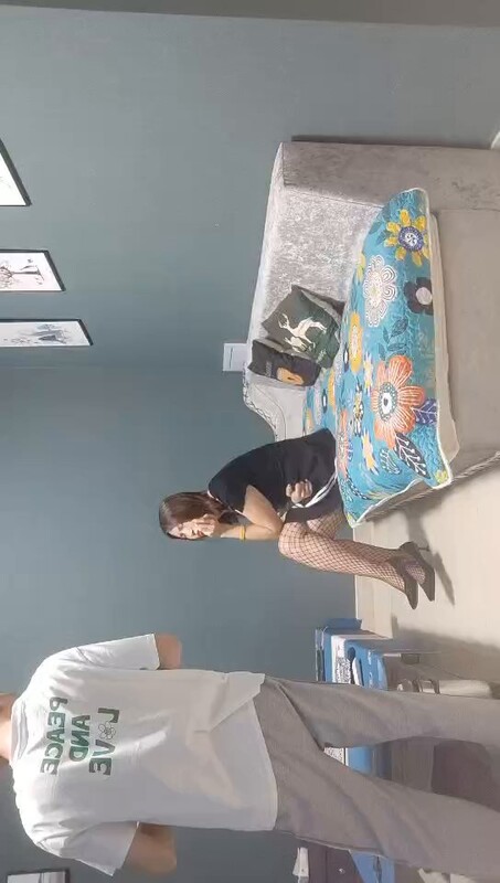 小狐狸娱乐黑丝御姐勾魂：张腿揉穴浪叫，撩裙后入狂操，镜头前大屁股猛烈撞击！