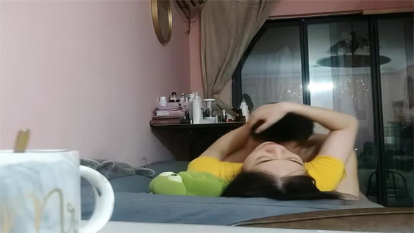 奥迪少妇饥渴难耐 约车震勾引独身男狂操
