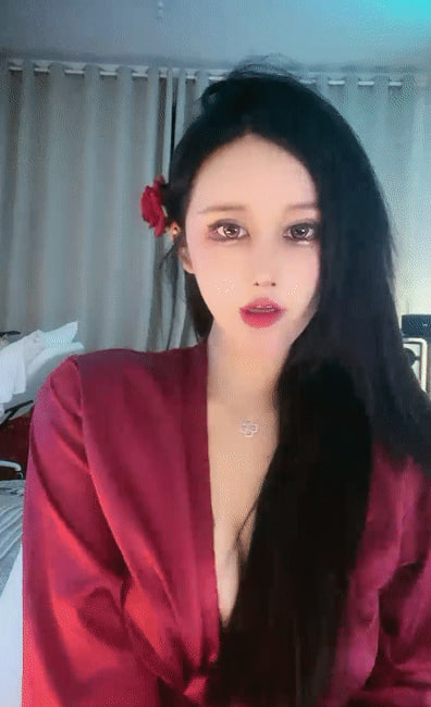 极品网红女神淫荡大片 奶油诱人骚穴掰开被假屌骑到喷水